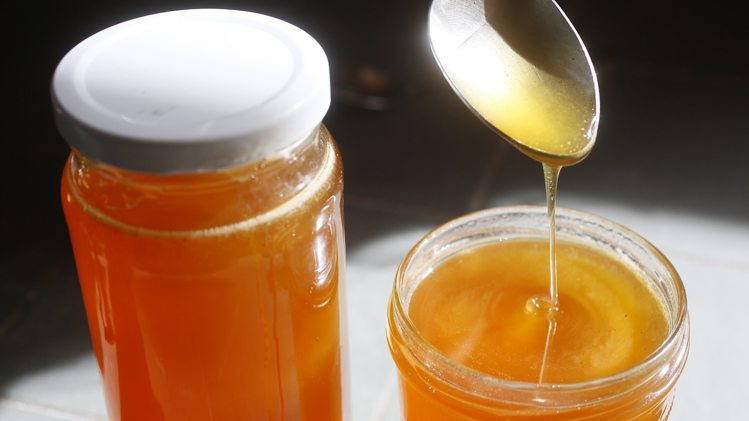 शहद - सर्दी और खांसी की अचूक दावा - honey is the best remedy for cold and cough